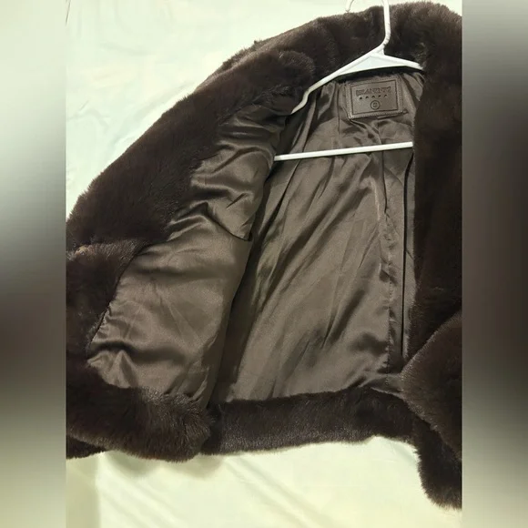 BLANKNYC Crop Faux Fur Jacket in Americano (dark brown) – ONLY WORN ONCE - Picture 6 of 7